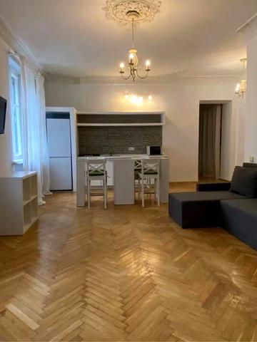 Білоруська вул., 30