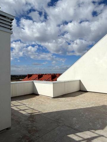 Червоної Калини вул., 8