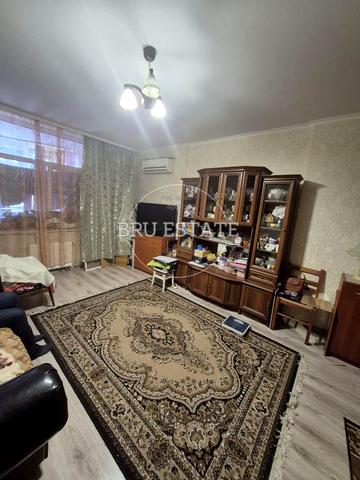 Анни Ахматової вул., 22