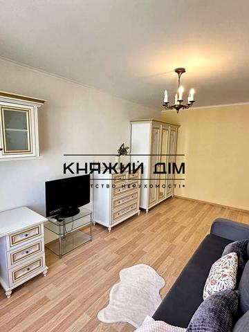 Єлизавети Чавдар вул., 38