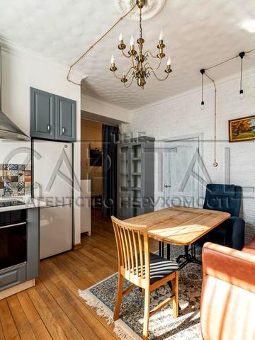 Жилянська вул., 118