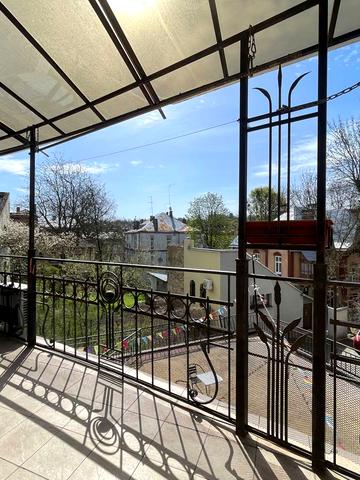 Генерала Тараса Чупринки вул. (), 3