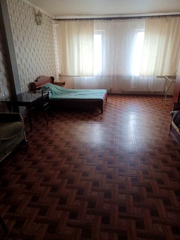 Гостинна вул., 1