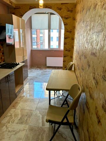 Михайла Грушевського вул., 39/2