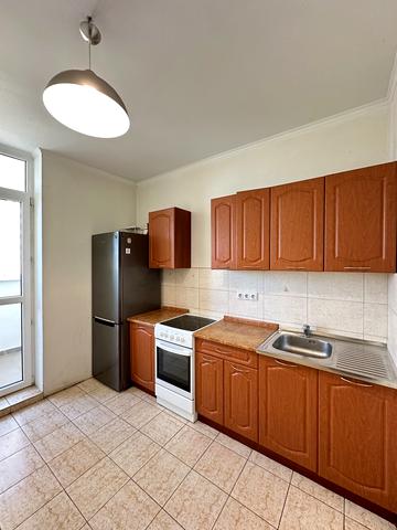 Сімї Кульженків вул. (Петра Дегтяренка), 33