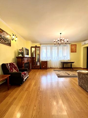 Андрея Шептицького вул., 5