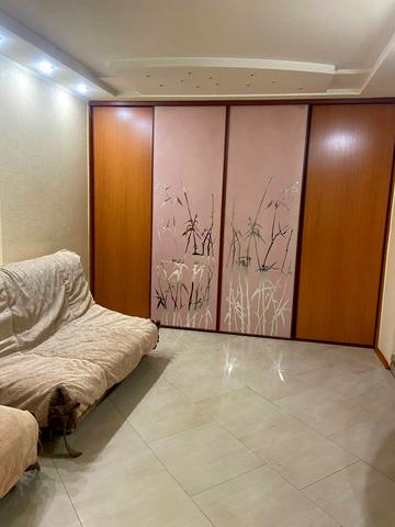 Будівельників вул., 4