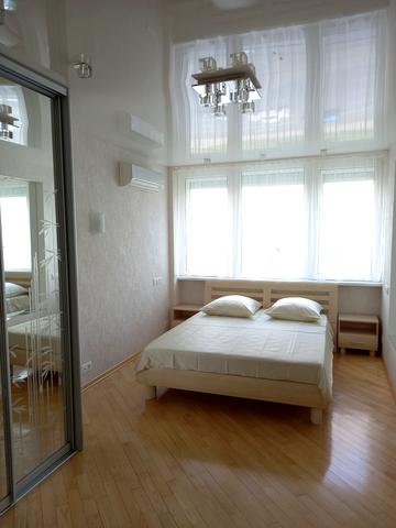 Лесі Українки бульв., 28