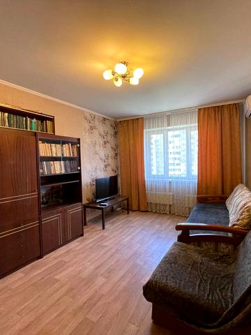 Урлівська вул., 1/8