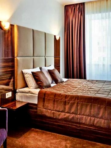 Миколи Міхновського бульв. (Дружби народів), 14-16