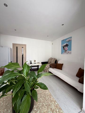 Джерельна вул., 2