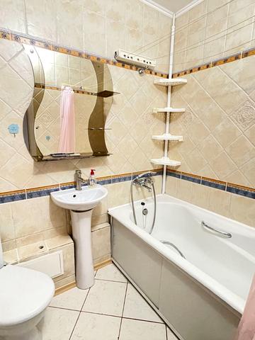 Олександра Махова вул. (Жолудєва), 1