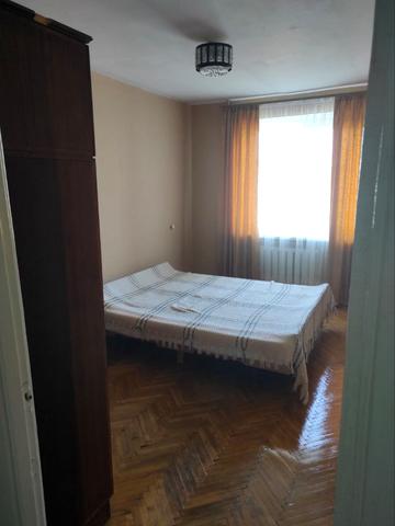 Євгена Патона вул., 32