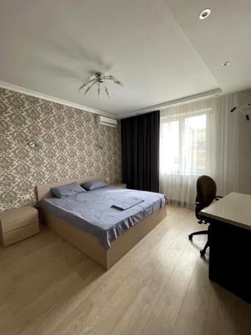 Дмитрівська вул., 75