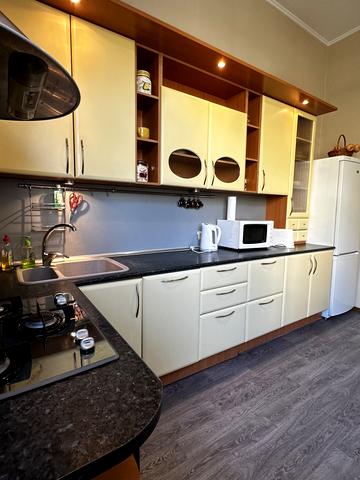 Мала Житомирська вул., 3/4