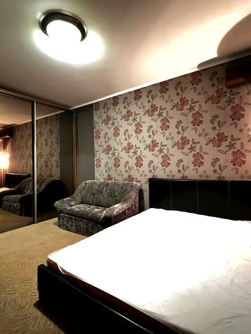 Миколи Бажана просп., 28