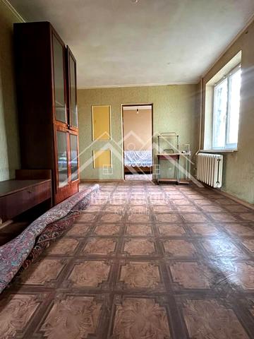 Космонавтів вул., 7