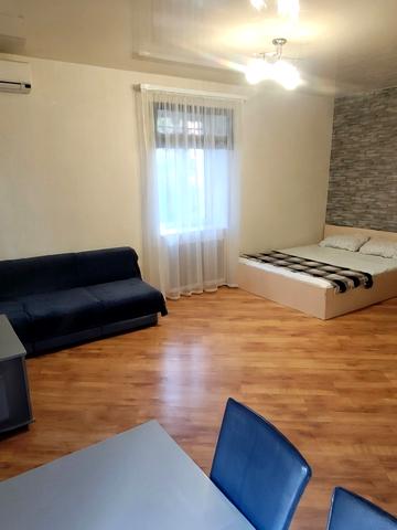 Вячеслава Чорновола вул., 2