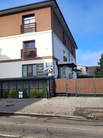 Дворецька вул., 38