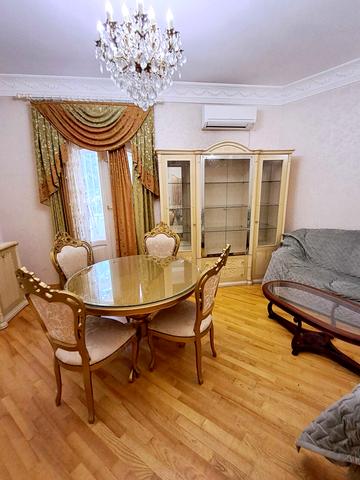 Михайла Грушевського вул., 34/1