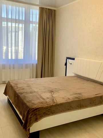 Літературна вул., 8