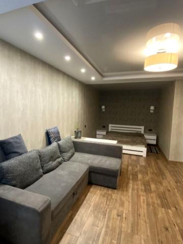 Абрамівська вул., 4