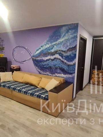 Будівельників вул., 12