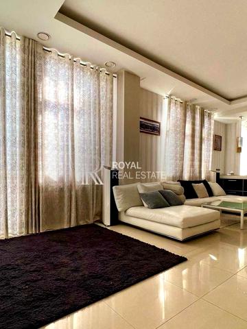 Софіївська пл., 12