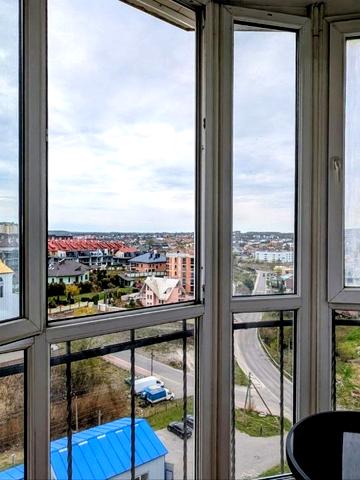 Володимира Вернадського вул., 42