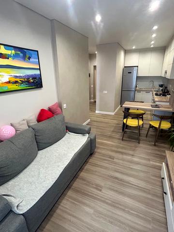 Угорська вул., 12