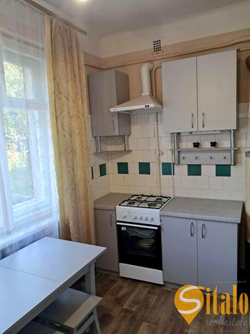 Угорська вул., 12