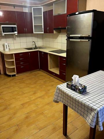 Анни Ахматової вул., 3