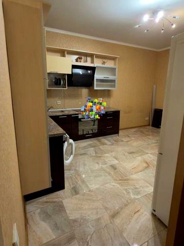 Миколи Лаврухіна вул., 12