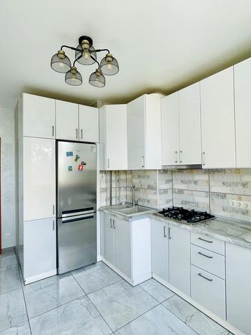 11-та Лінія вул., 4