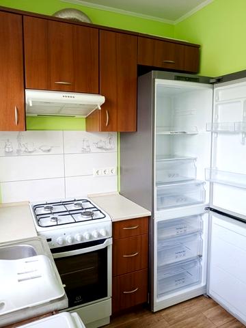 Академіка Євгена Лазаренка вул., 9