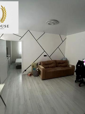 Олега Ольжича вул., 43