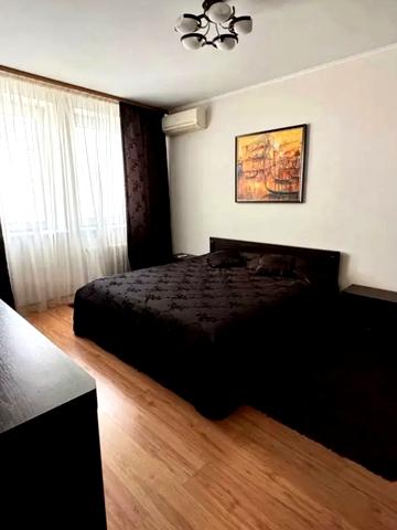 Миколи Бажана просп., 10