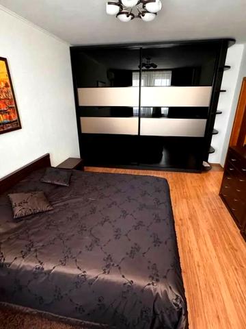 Миколи Бажана просп., 10