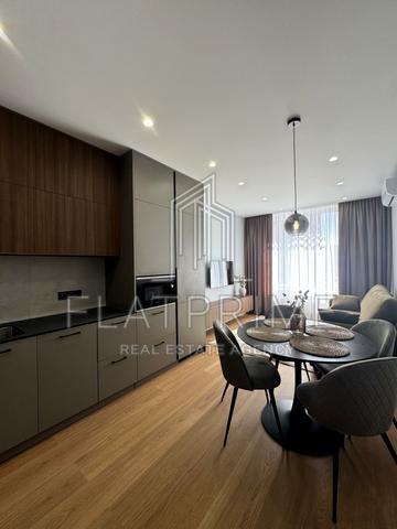 Дніпровська набережна вул., 18-Б