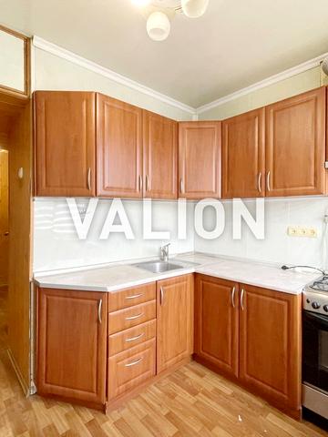 Центральна, 1