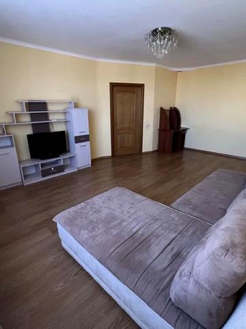 Юності вул., 3