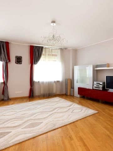 Олександра Кониського вул., 28А-30А