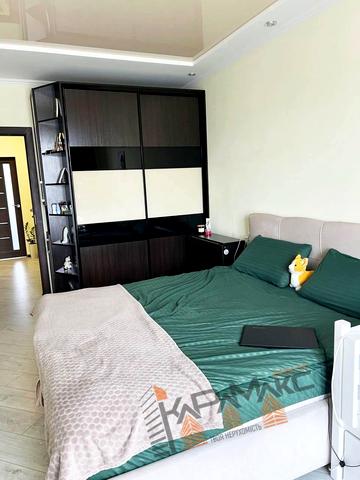 Гетьмана Івана Мазепи вул. (Топольна), 1