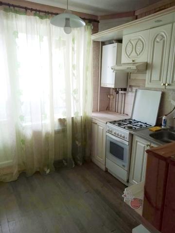 Захисників України вул., 32