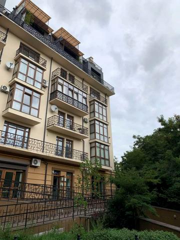 Івана Левинського вул., 5