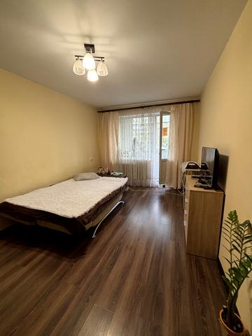 Олександра Довженка вул., 3