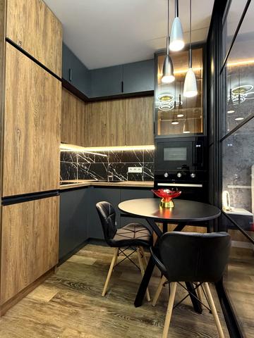 Романа Левицького вул., 4