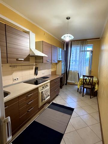 Наталії Ужвій вул., 12