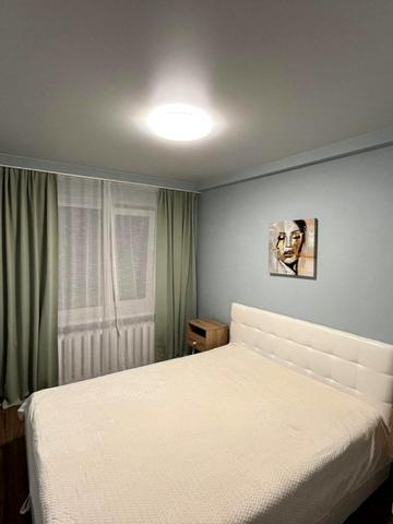 Верховної Ради бульв., 10-А