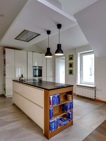 Богдана Хмельницького вул., 94